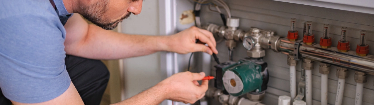 Опалювальний сезон: як перевірити обігрівачі, камін і димоходи своїми руками