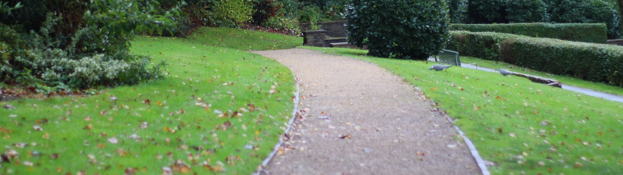 Садові доріжки після зими: ремонт, очищення та захист покриття